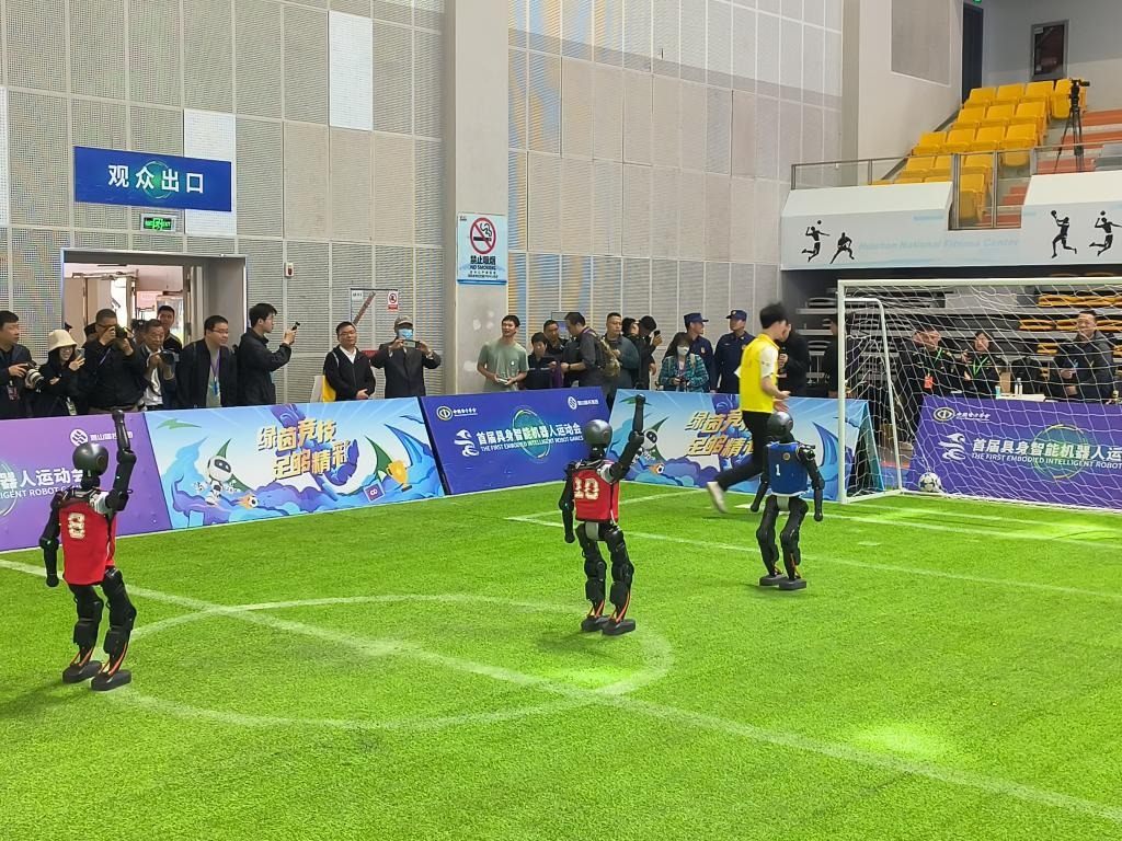 梅西荣膺美职联年度MVP，成北美体坛连续获奖伟大球员